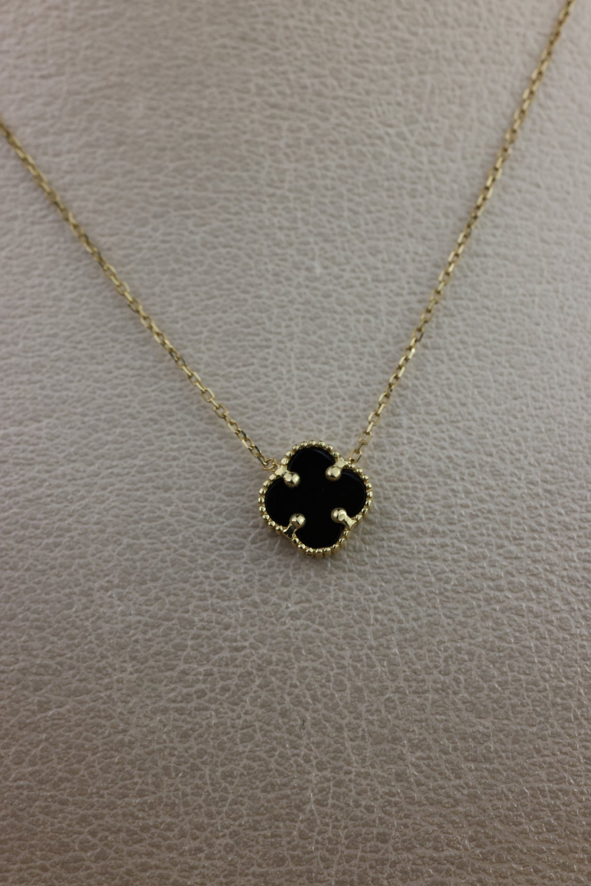 Collar con flor negra #603