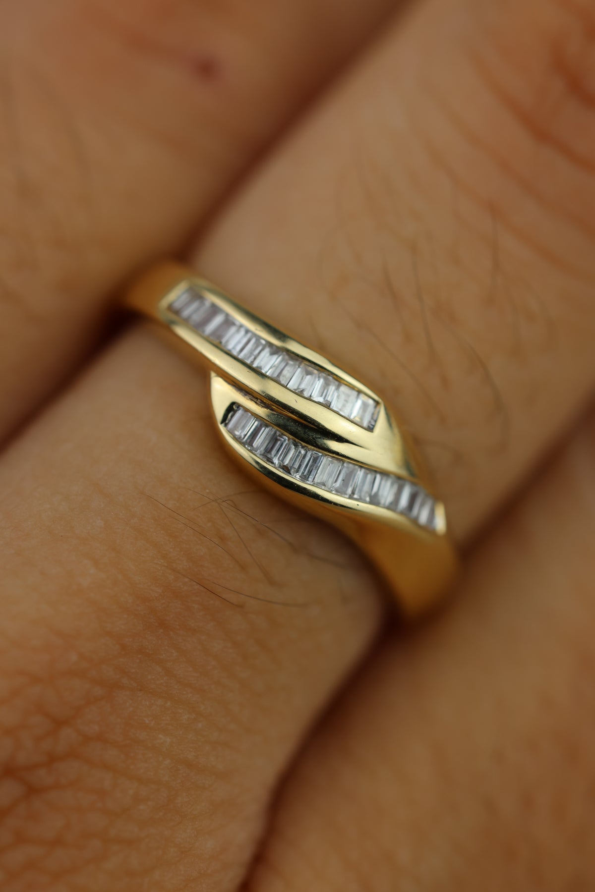 Twist diamond band