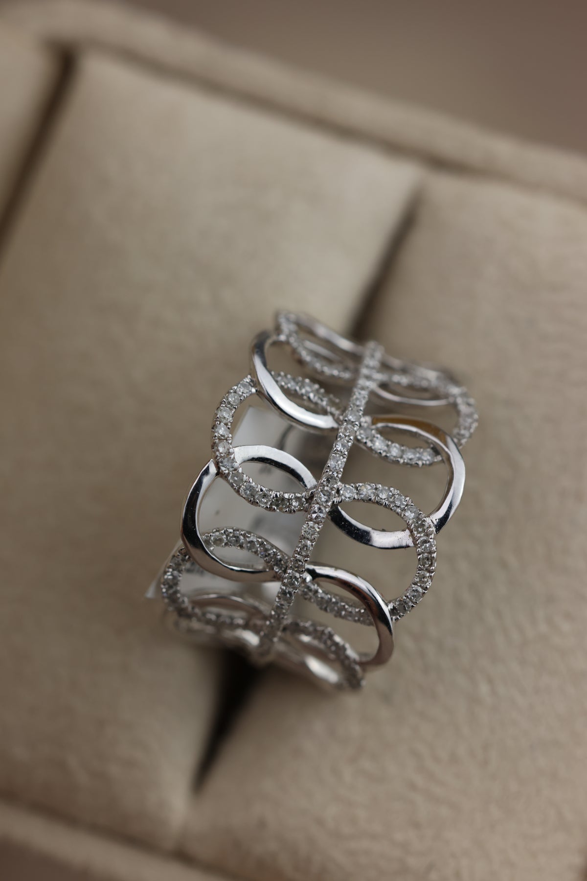 Diamond ring dif