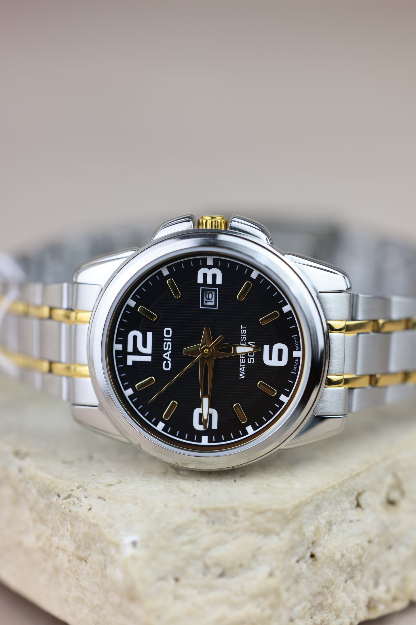 Reloj Casio 2 tonos con fondo negro #284