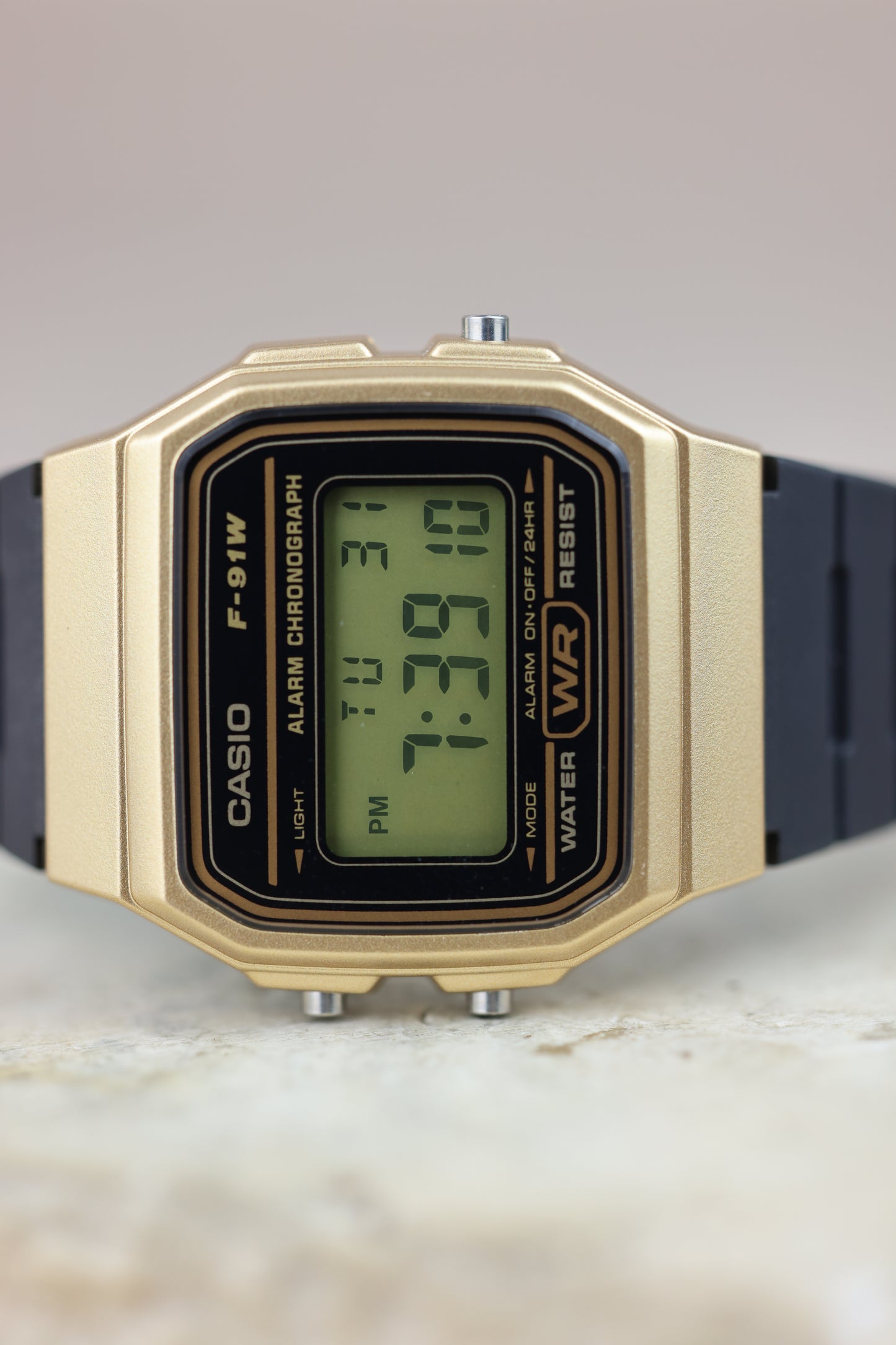 Reloj Casio cuadrado color dorado #288