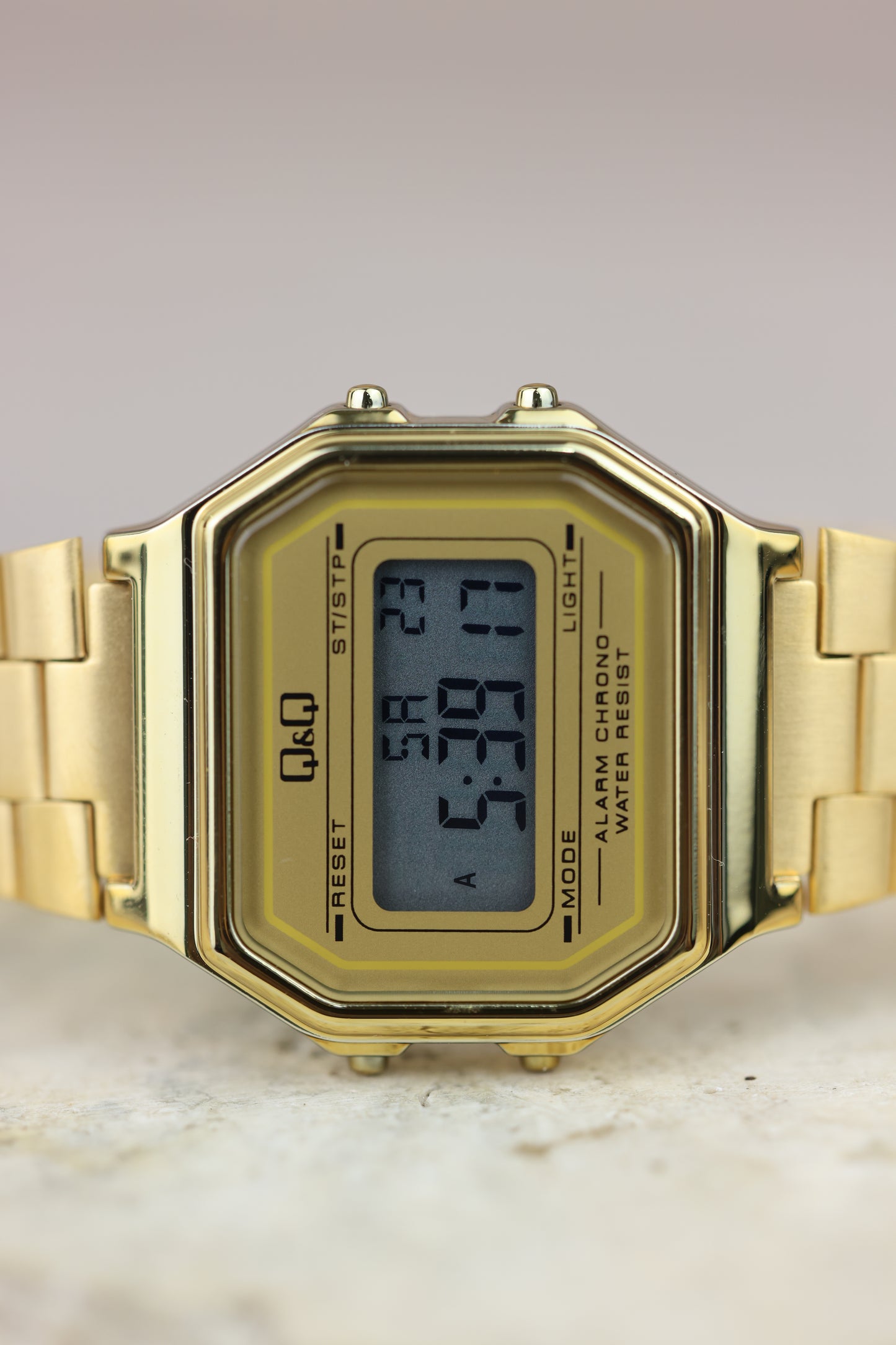 Reloj dorado marca Q&Q #292