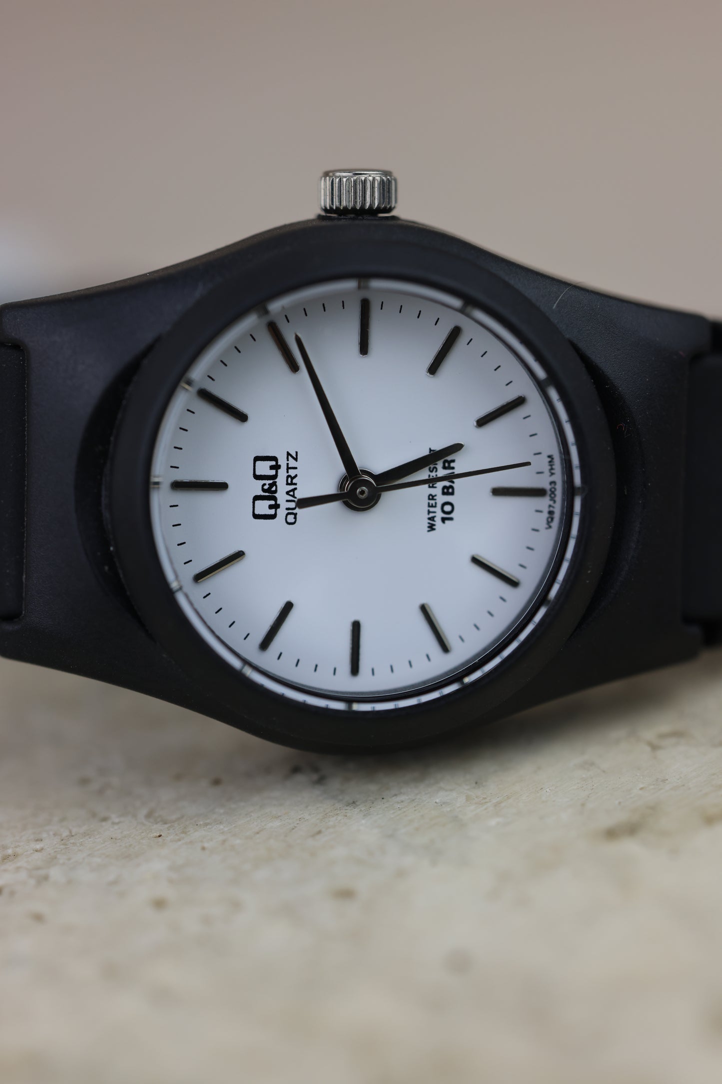 Reloj Negro Q&Q #297