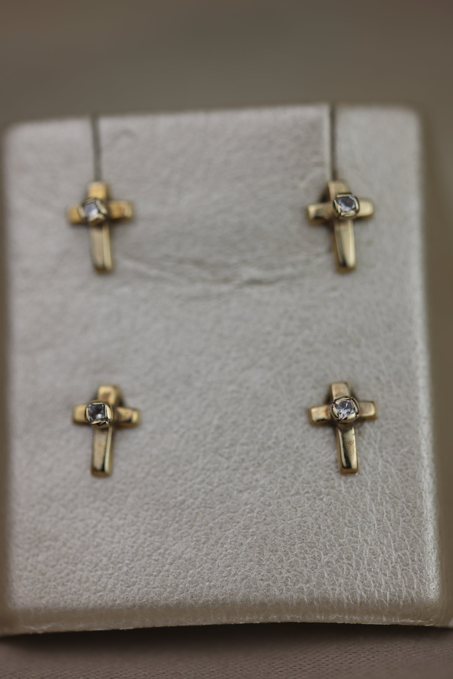 Aretes de bebe de crucezita #441