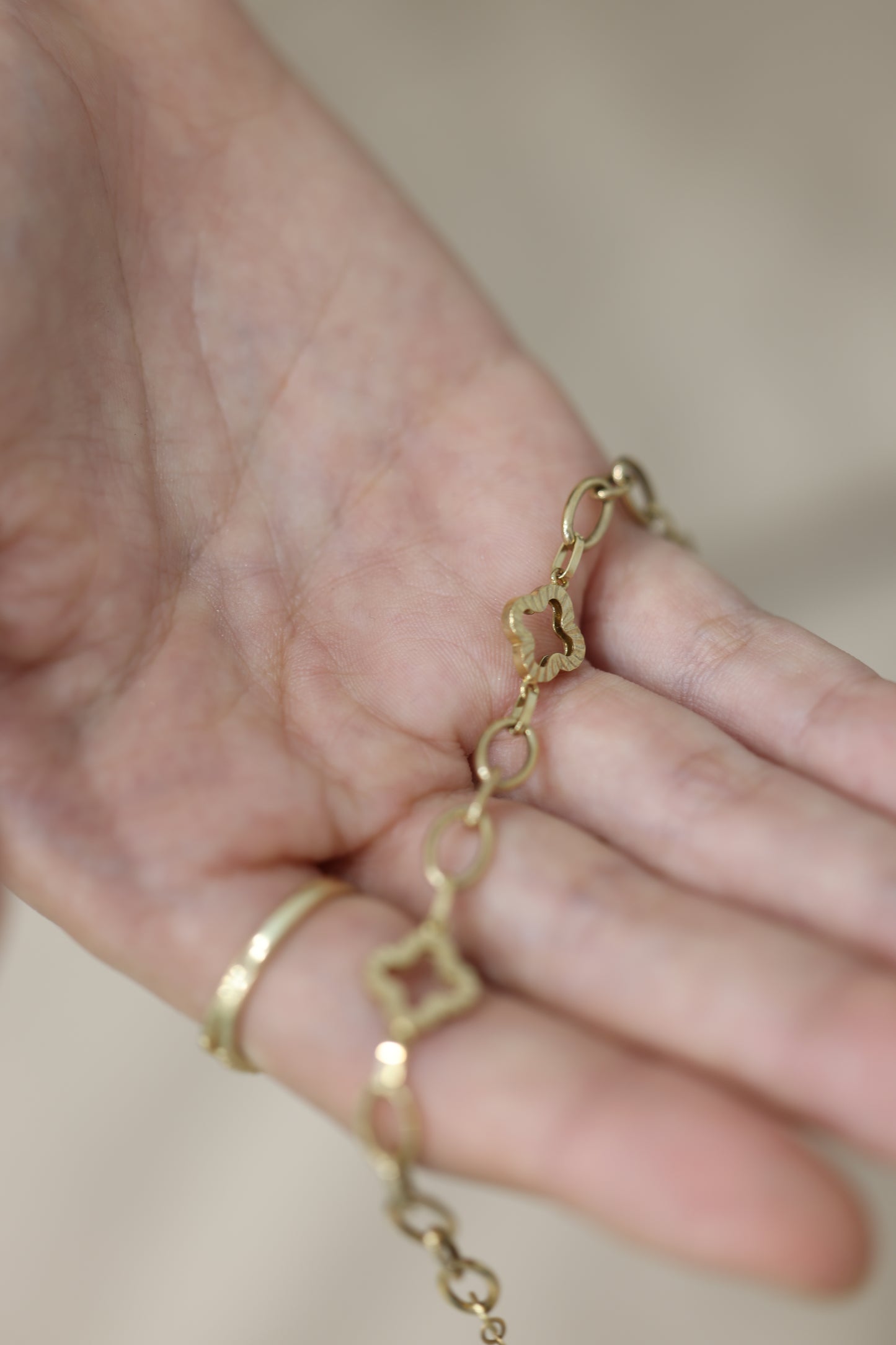 Pulsera con florecita #P1-24