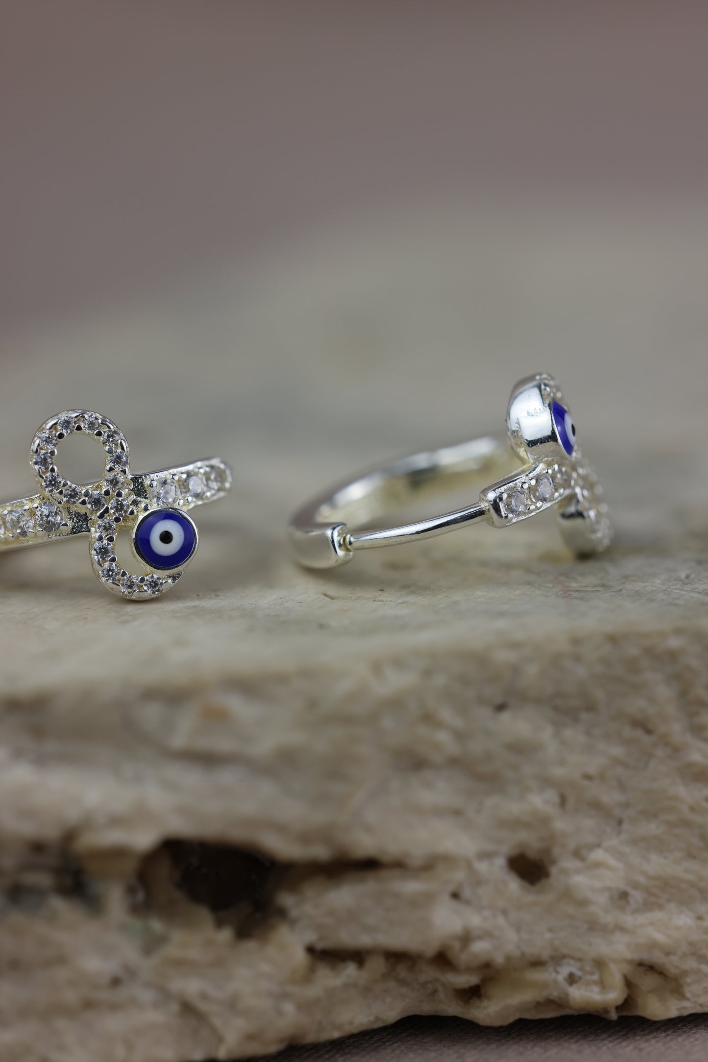 Argollas con diseño de infinito #182