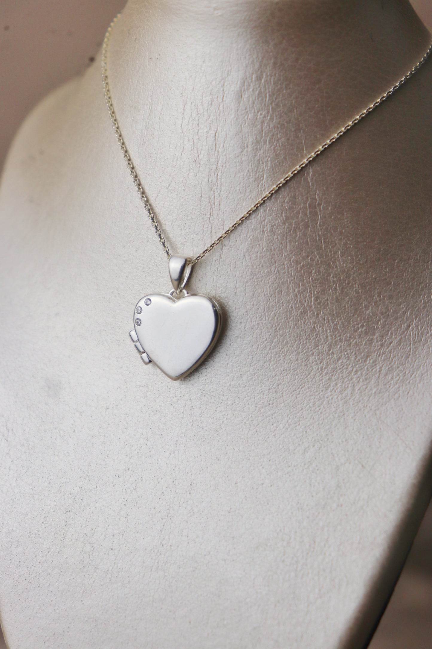 Dije relicario con forma de corazón personalizable #112