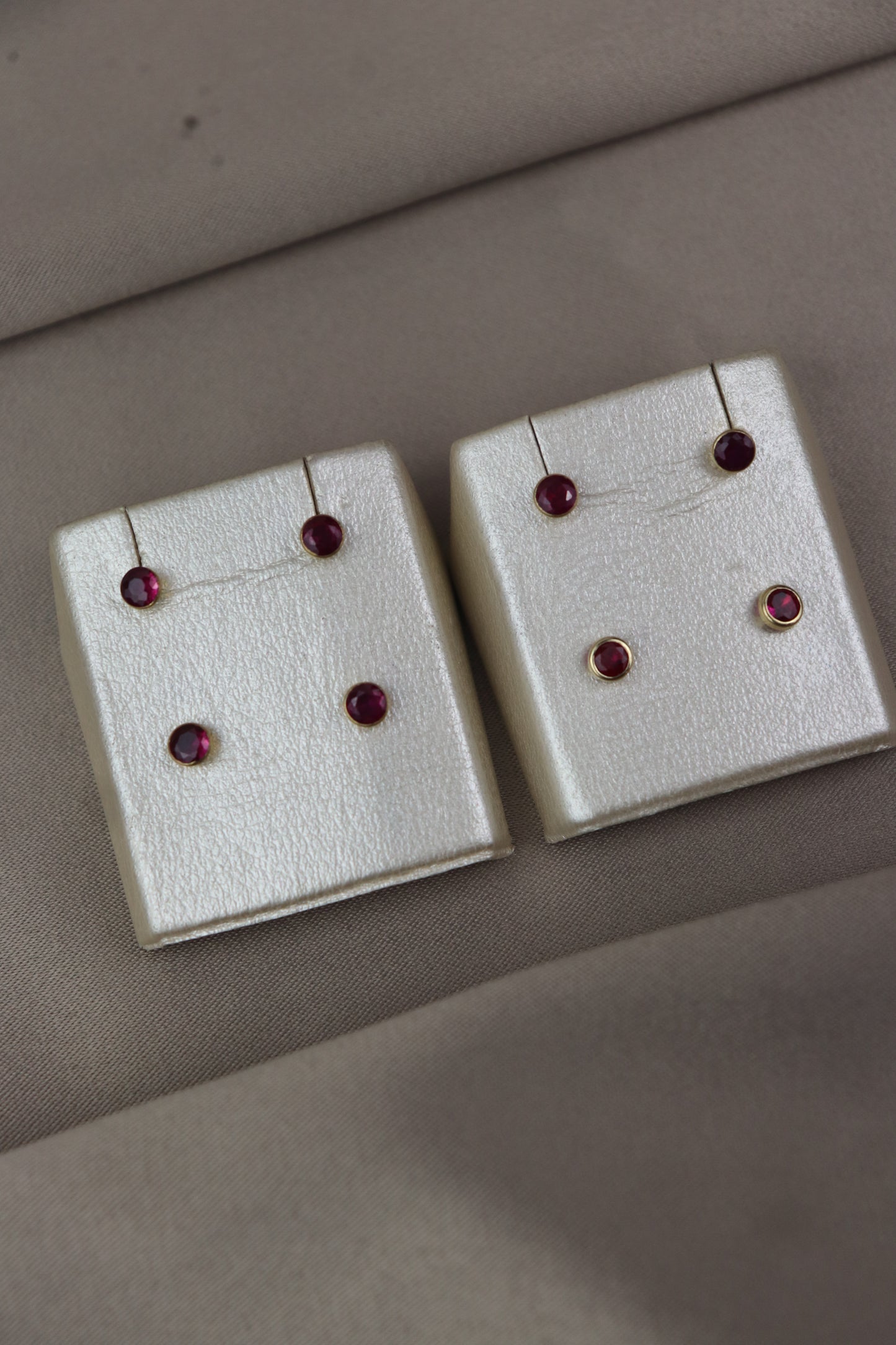 Stud de oro fucsia 10k #89