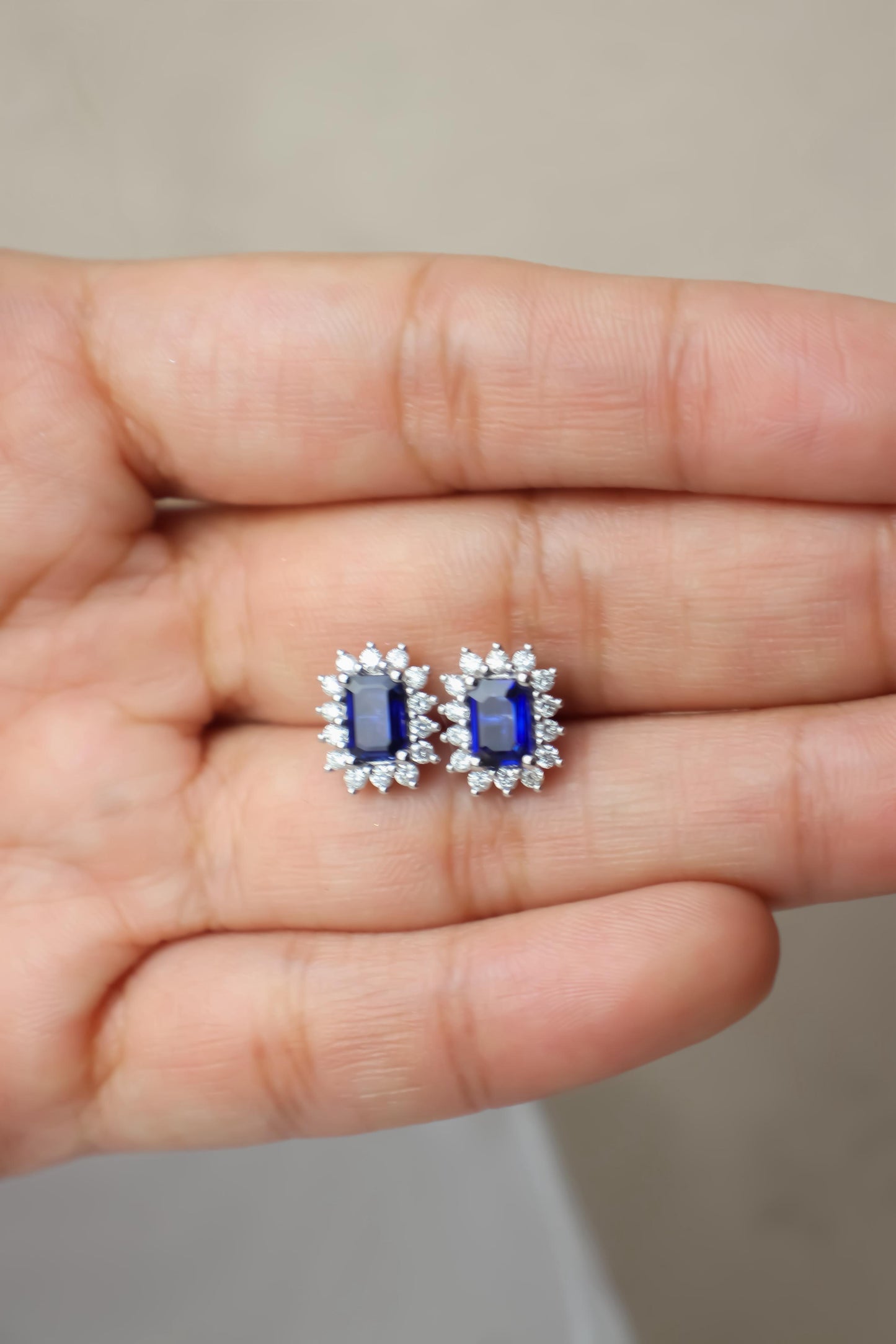 Aretes con diamantes y zafiros en oro blanco#18