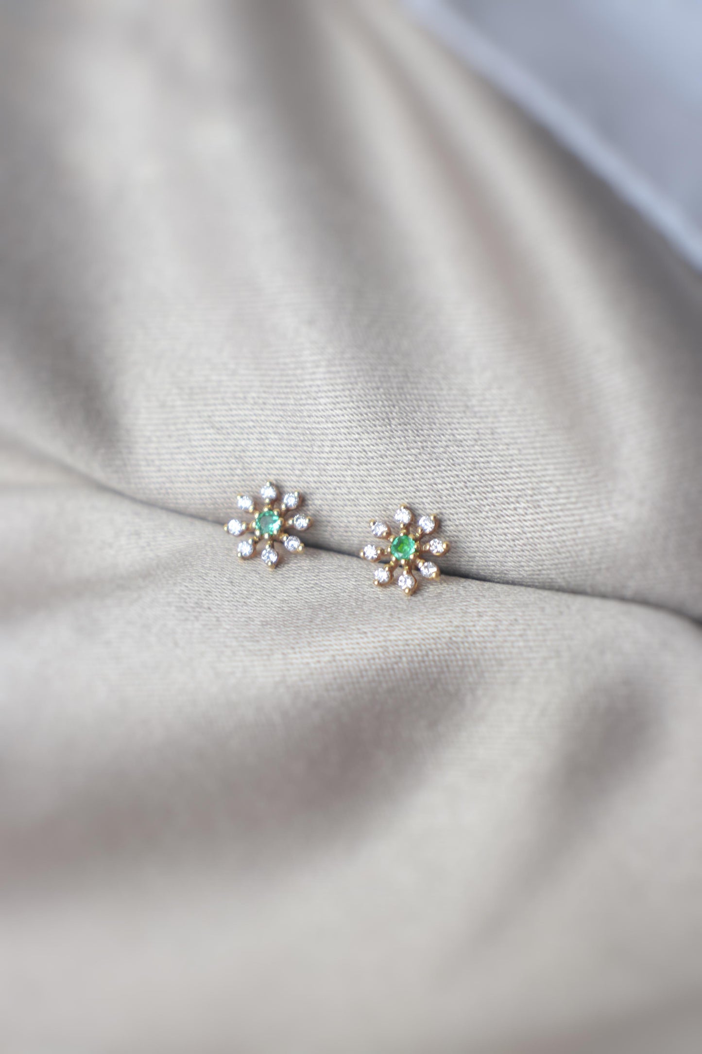 Aretes de flor con diamantes y esmeralda #17