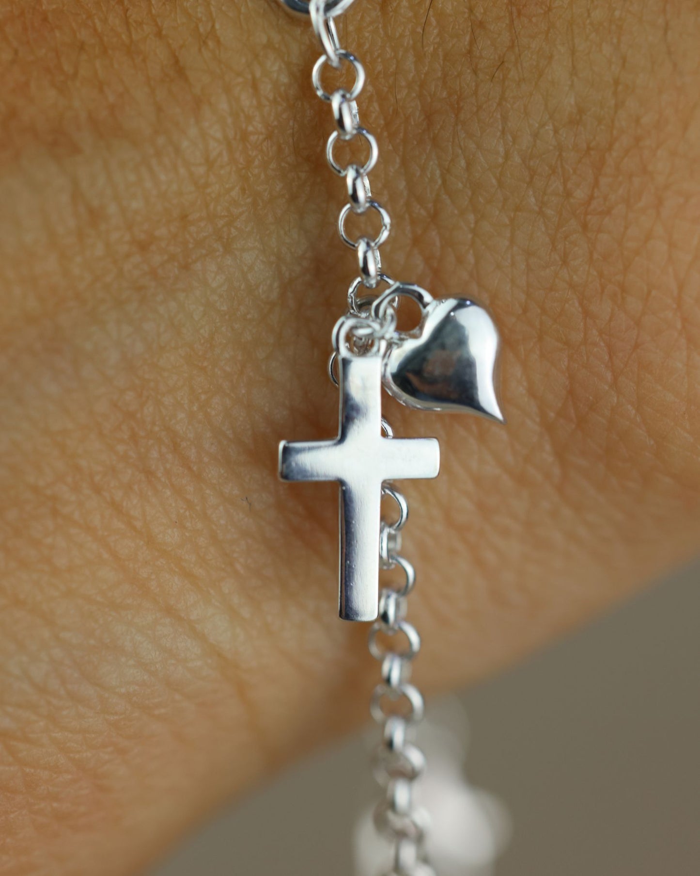 Pulsera con dijes de corazón y cruz #154