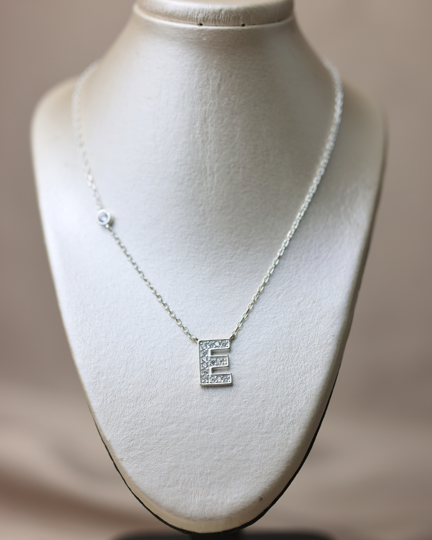 Collares con iniciales en plata 925 con circones