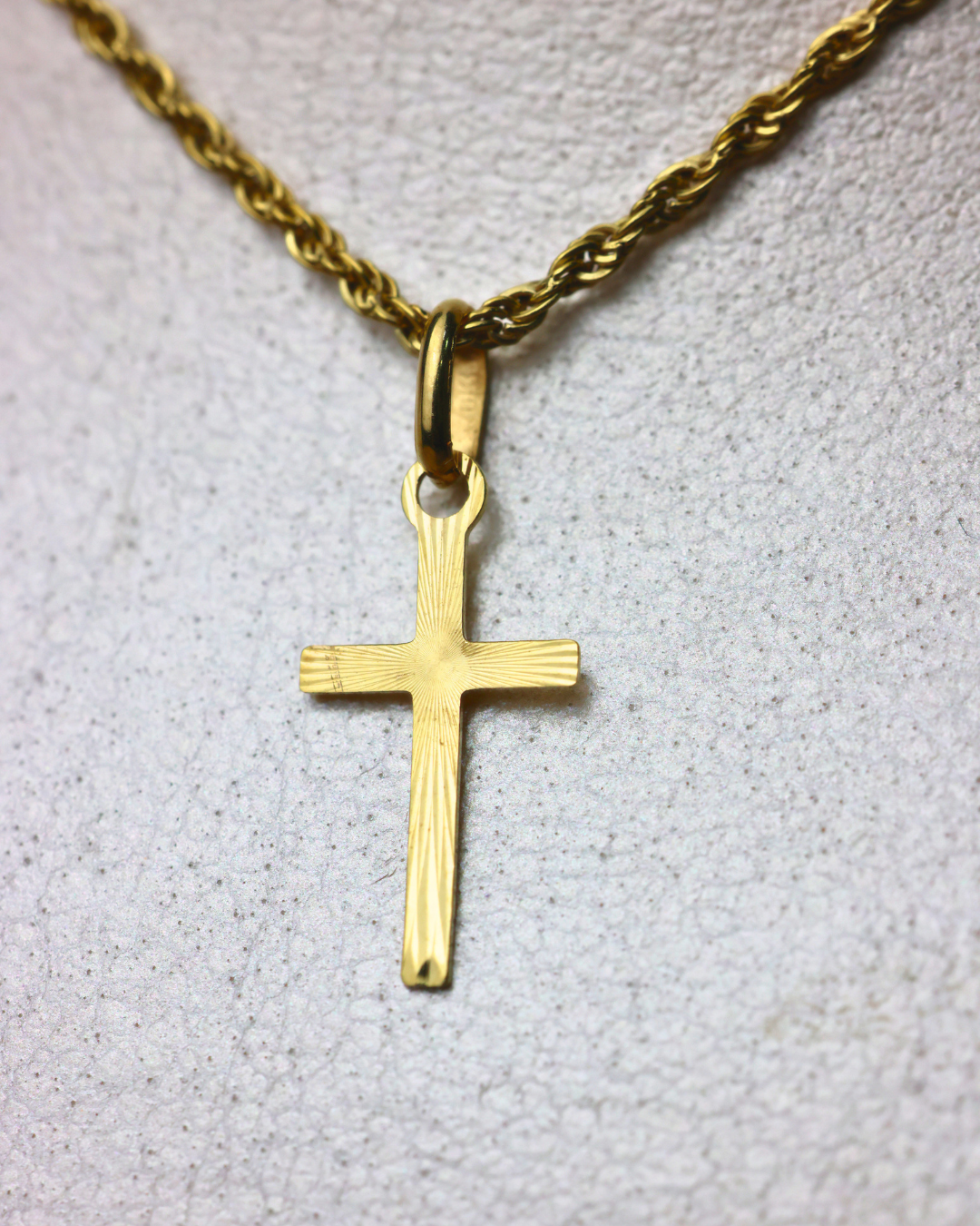 Dije de cruz mini adiamantada + cadena cordon #266