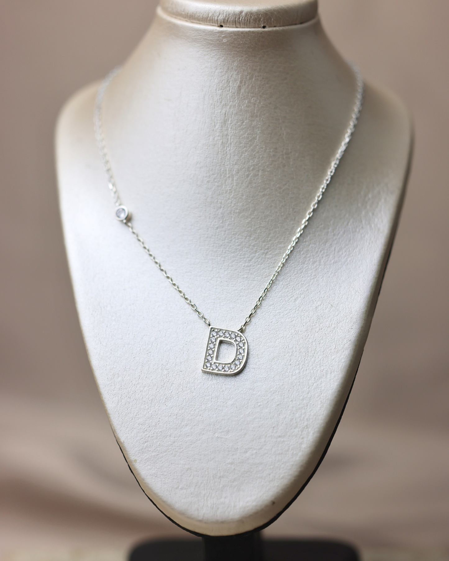 Collares con iniciales en plata 925 con circones