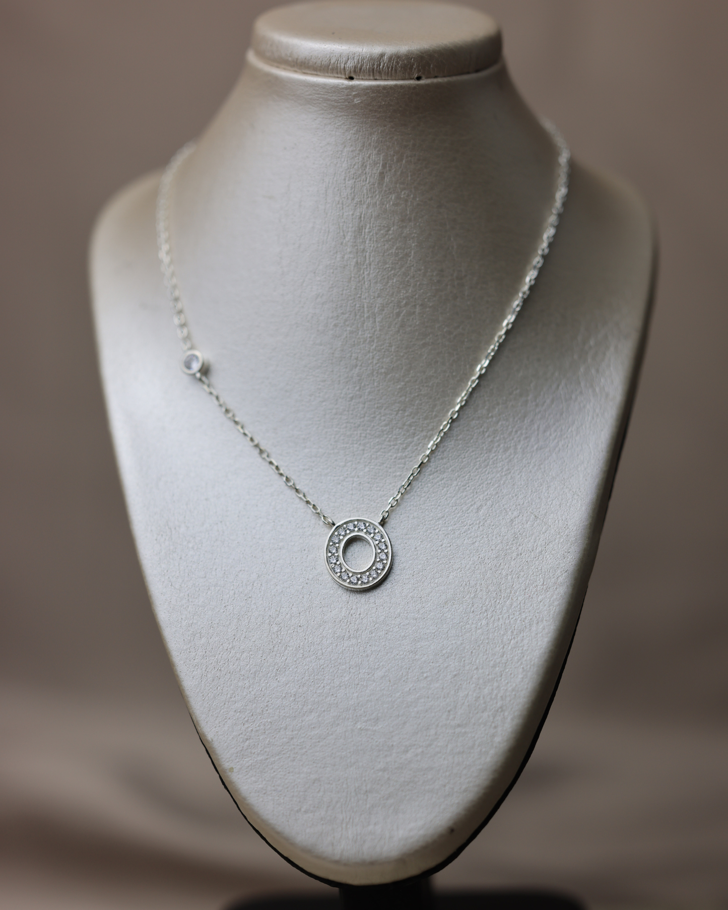 Collares con iniciales en plata 925 con circones