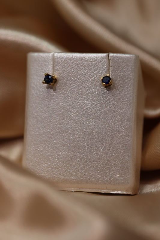 Sapphire stud