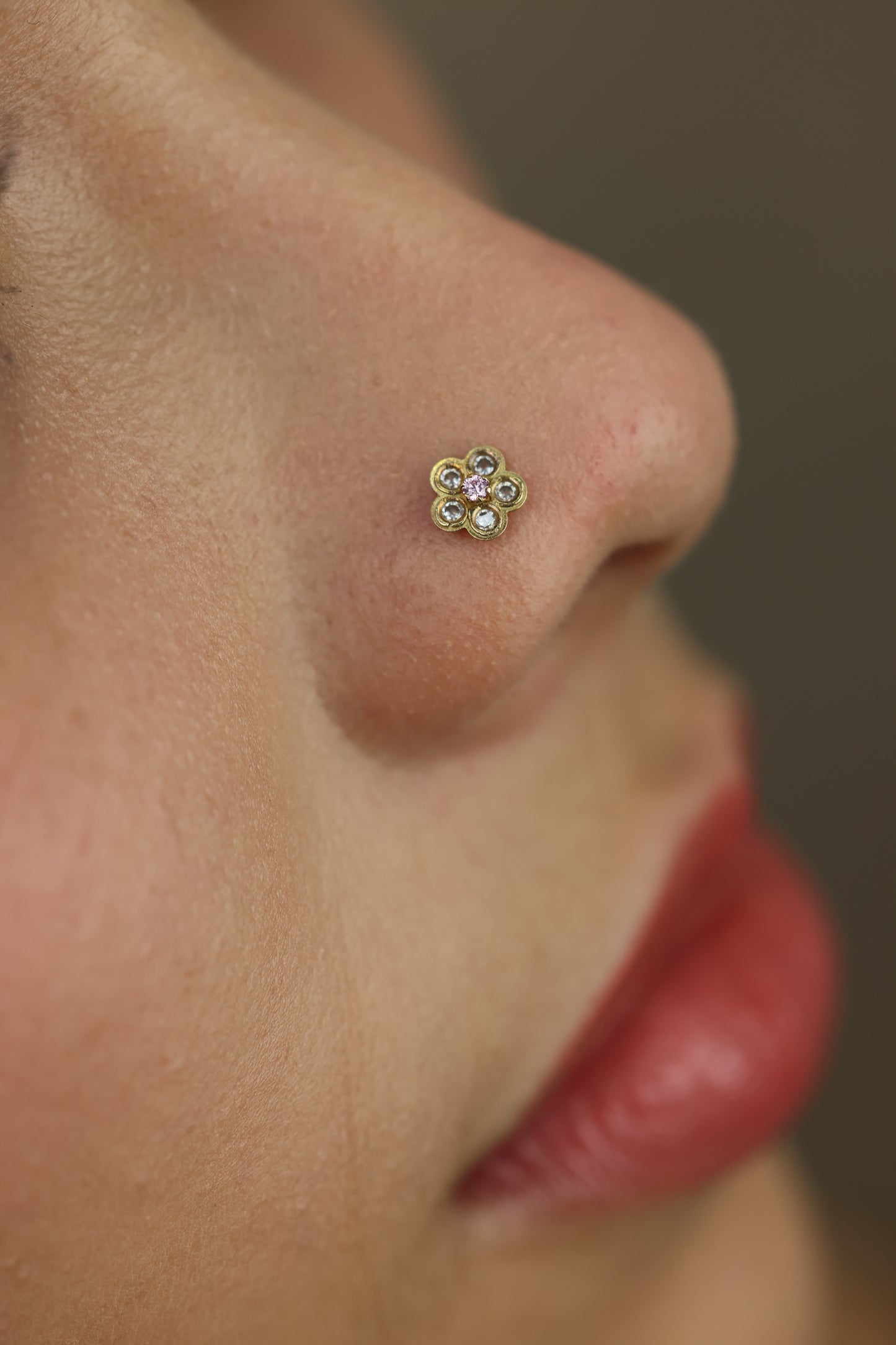 Piercing de flor para nariz #513