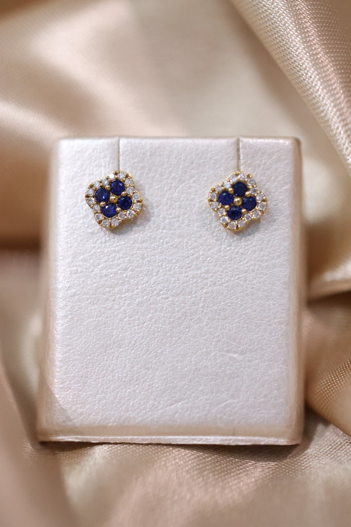 Sapphire flower earrings