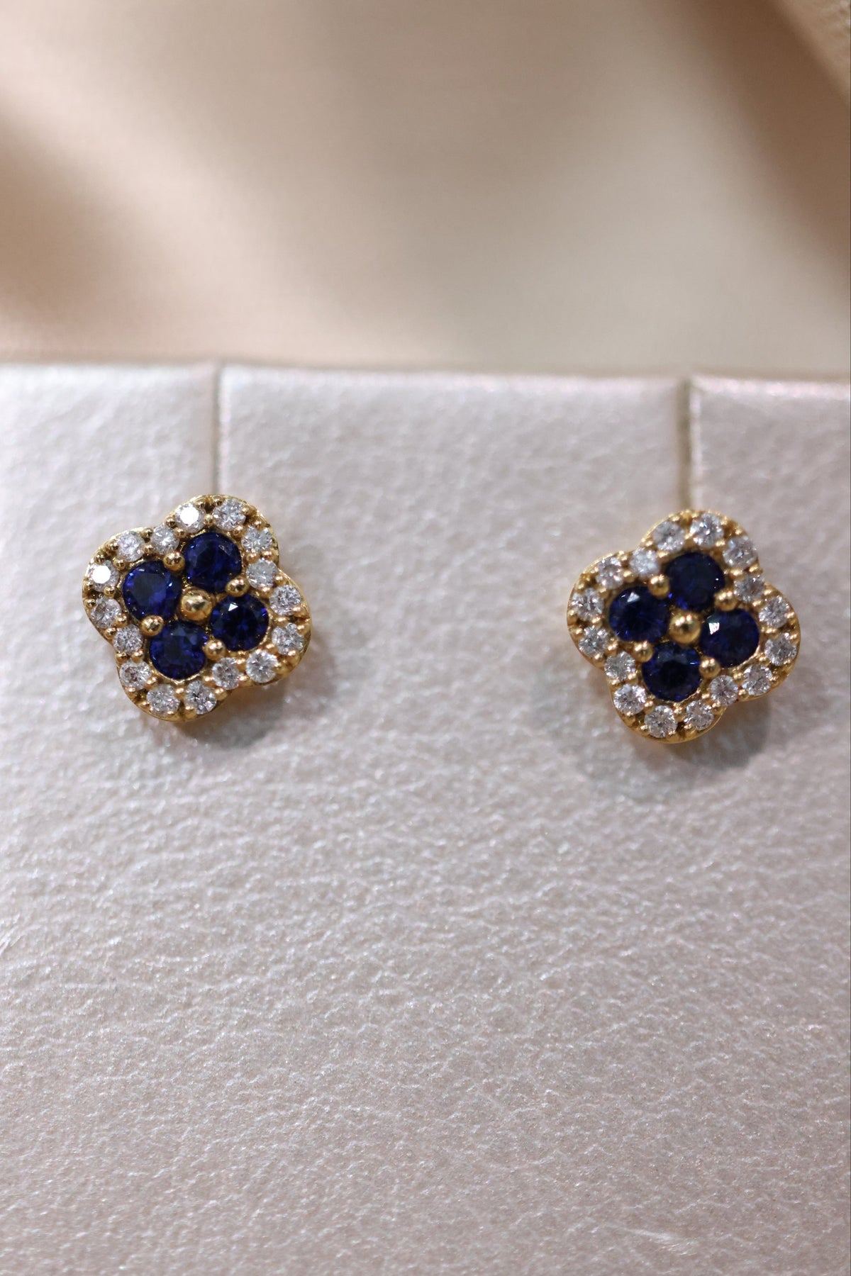 Sapphire flower earrings