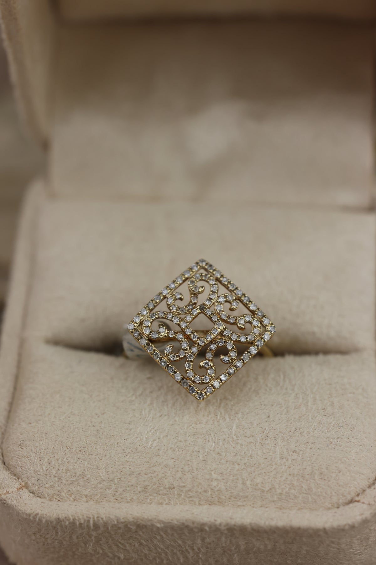 Alessia ring