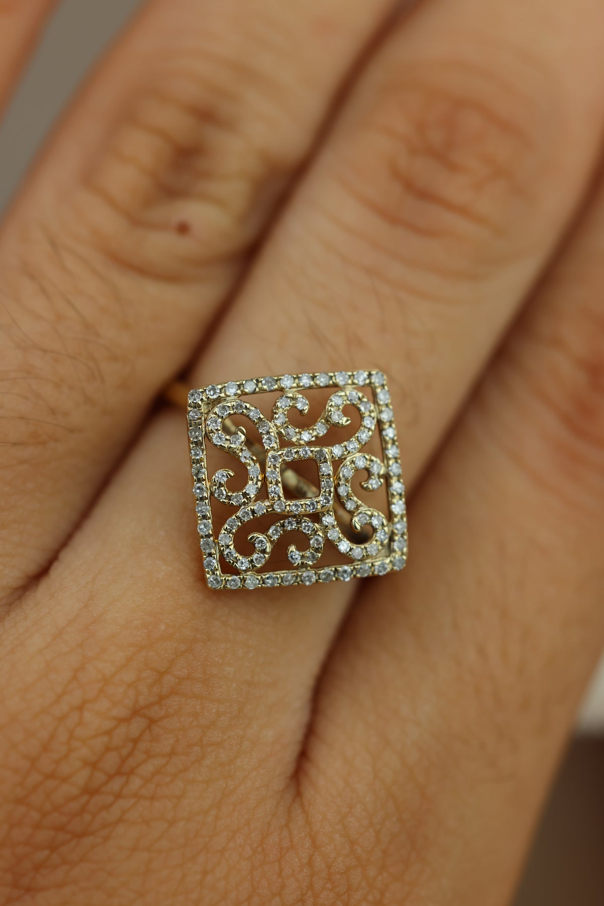 Alessia ring