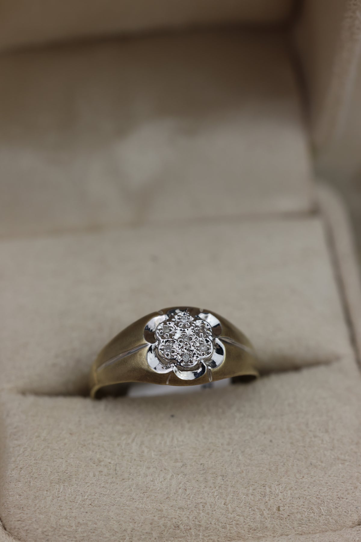 Flower ring satin