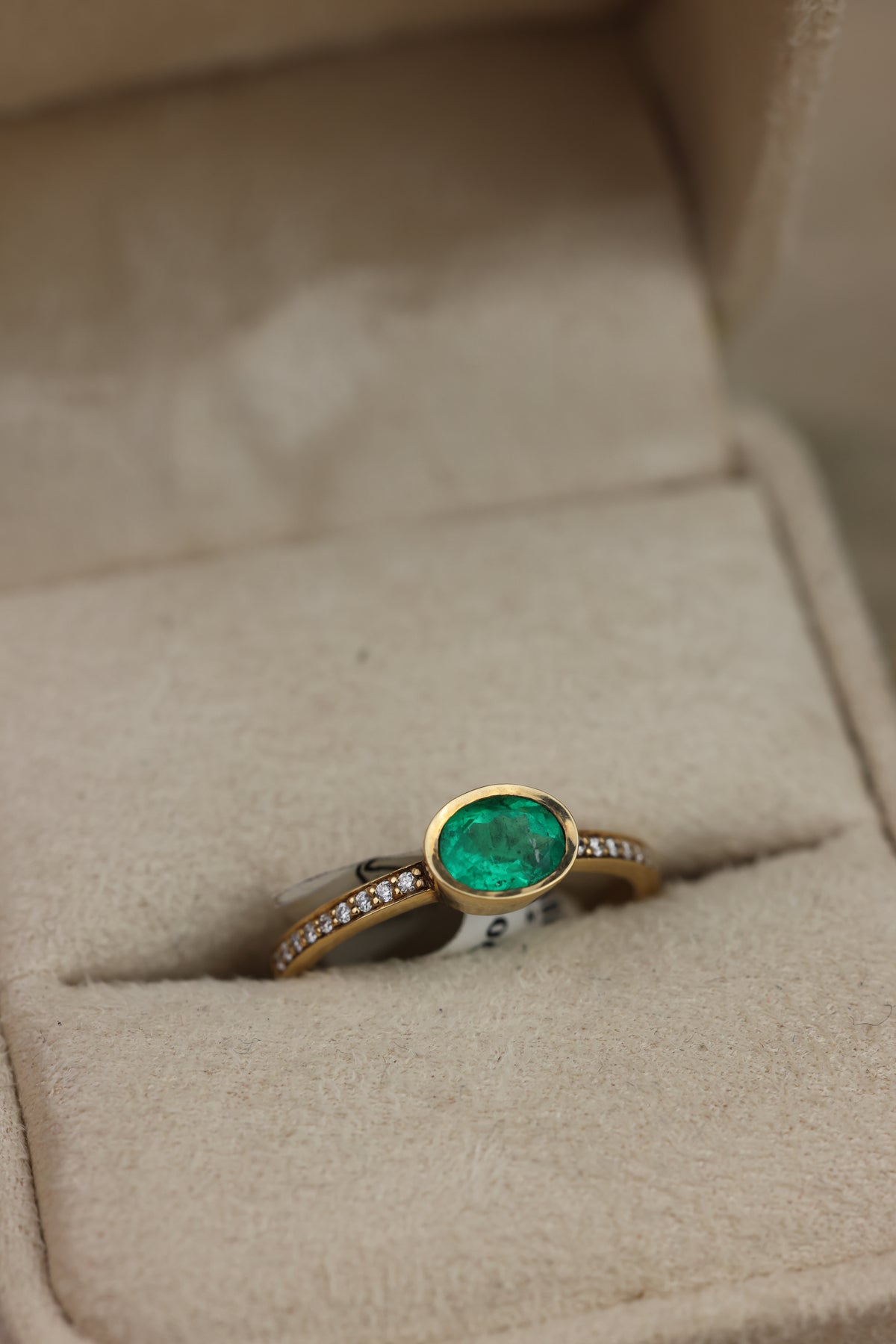 Emerald oval cut