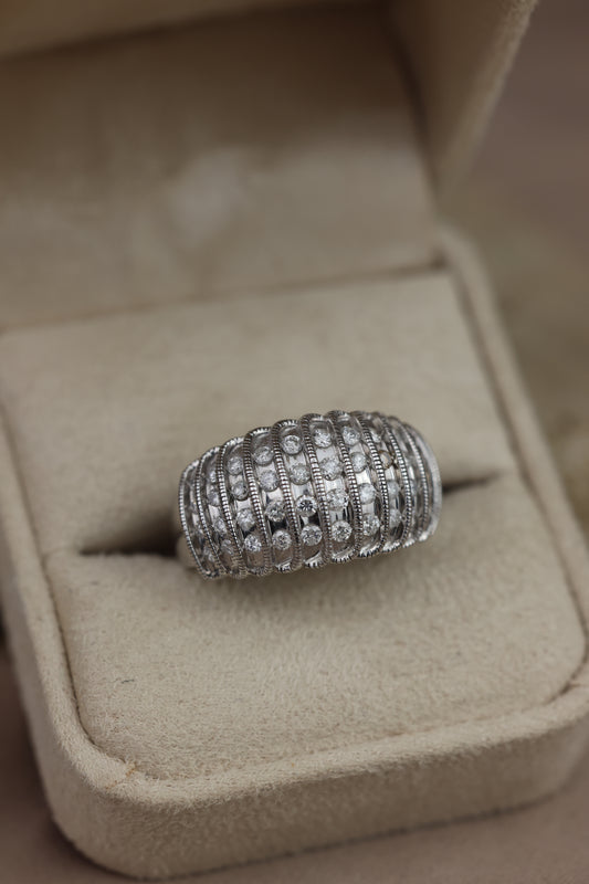 Majesté ring