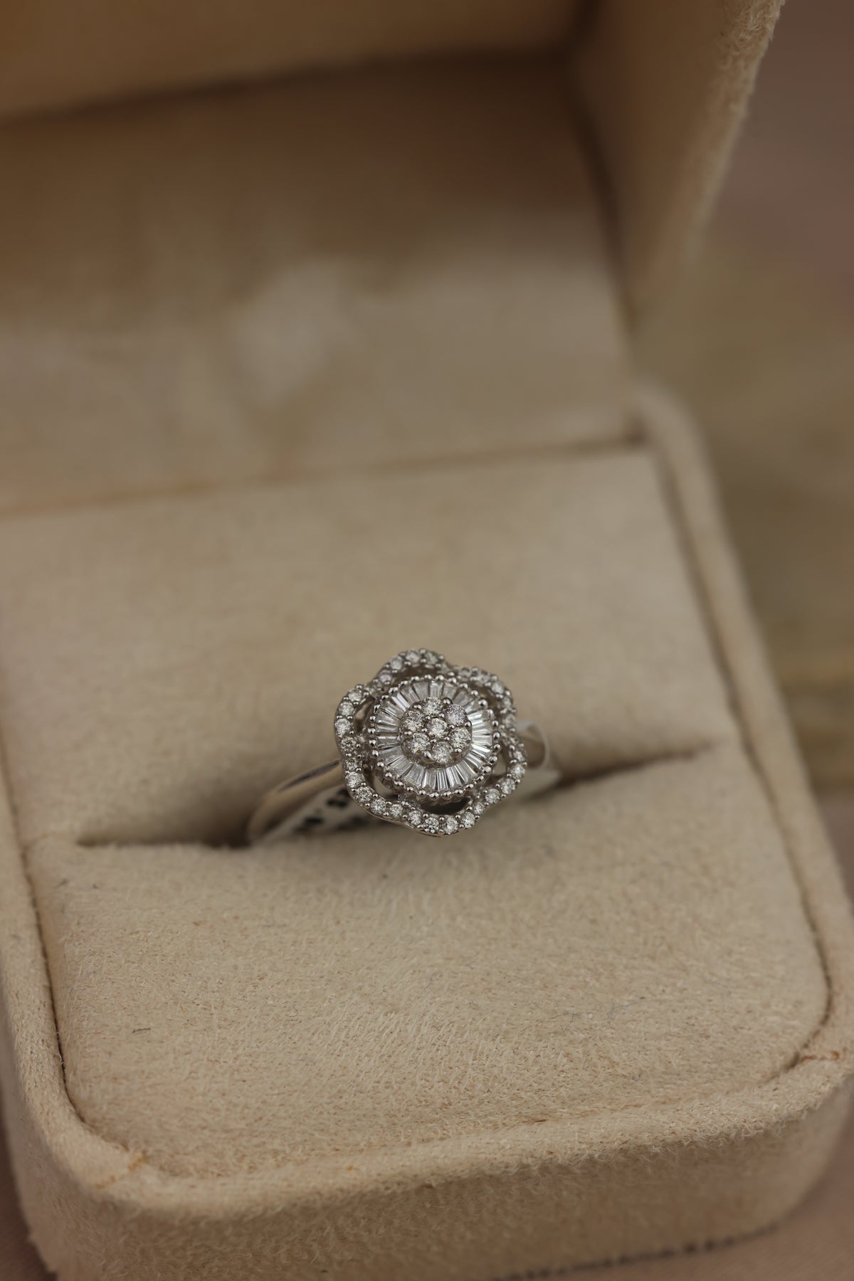 Bianca ring