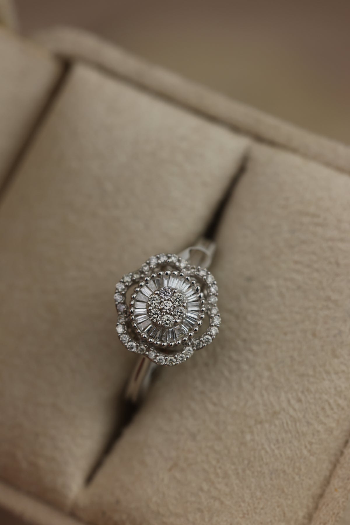Bianca ring