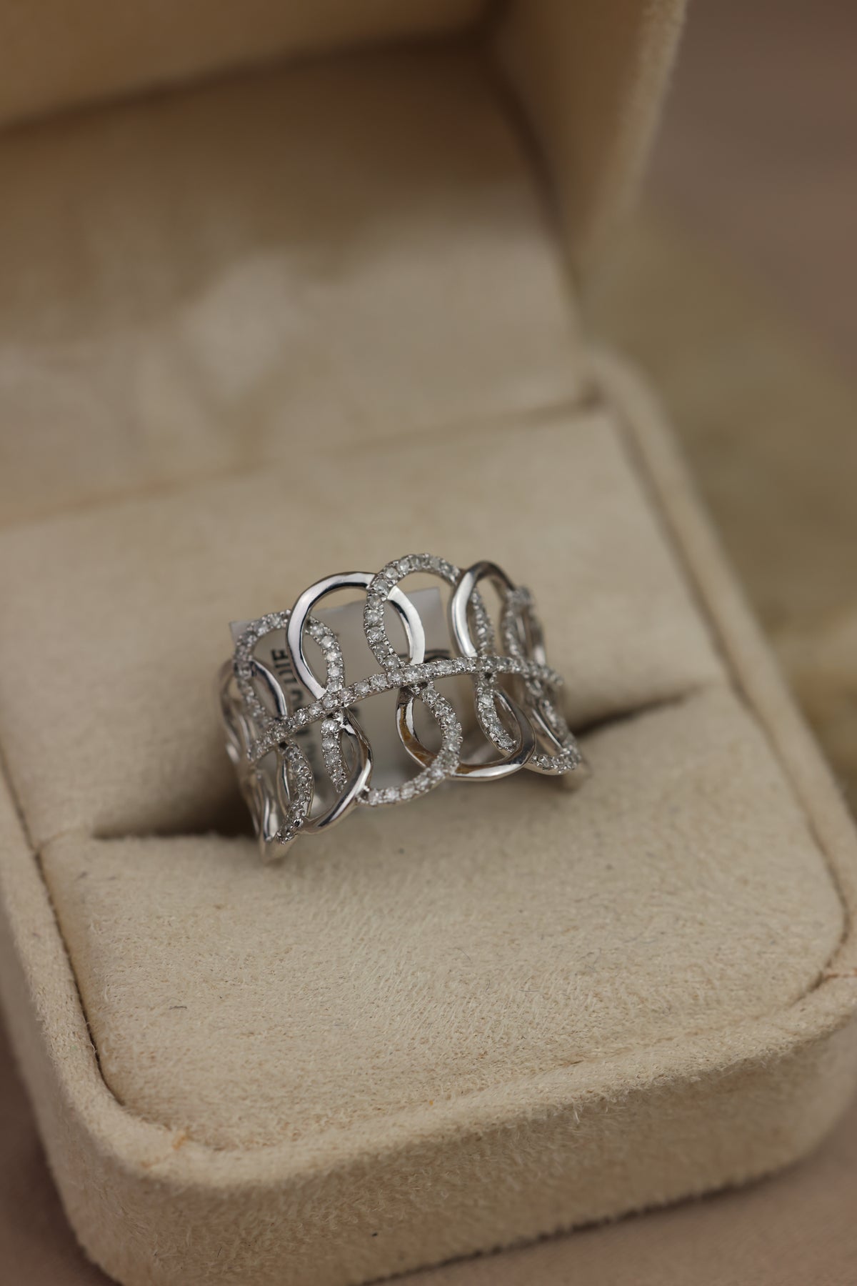 Diamond ring dif