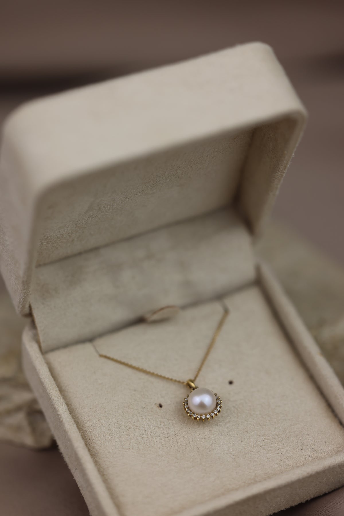 Pearl and diamond necklace