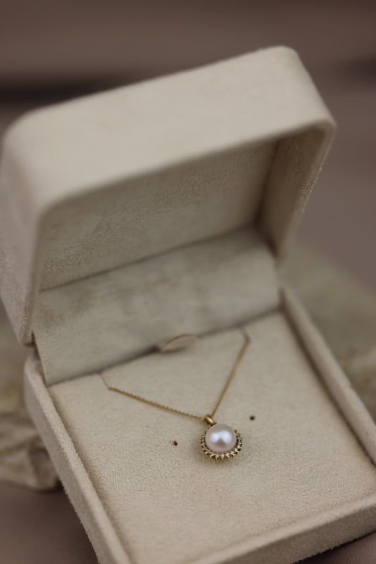 Pearl and diamond necklace