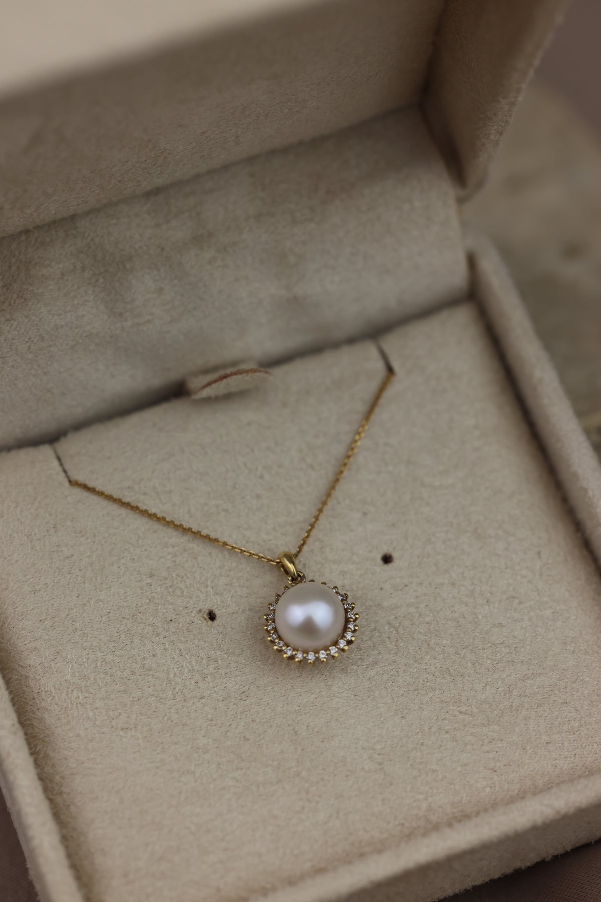 Pearl and diamond necklace