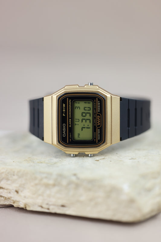 Reloj Casio cuadrado color dorado #288