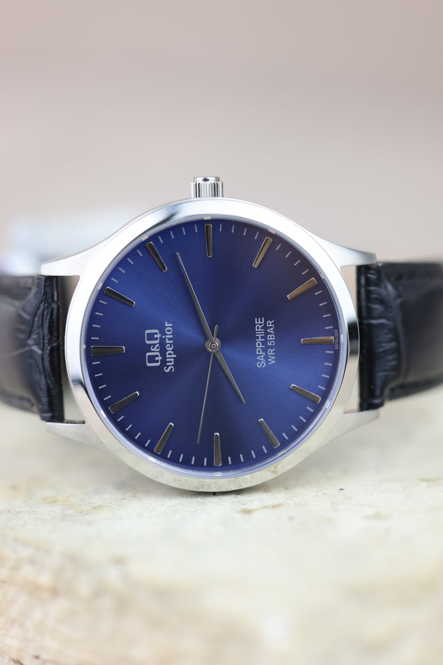 Reloj fondo azul Q&Q #295