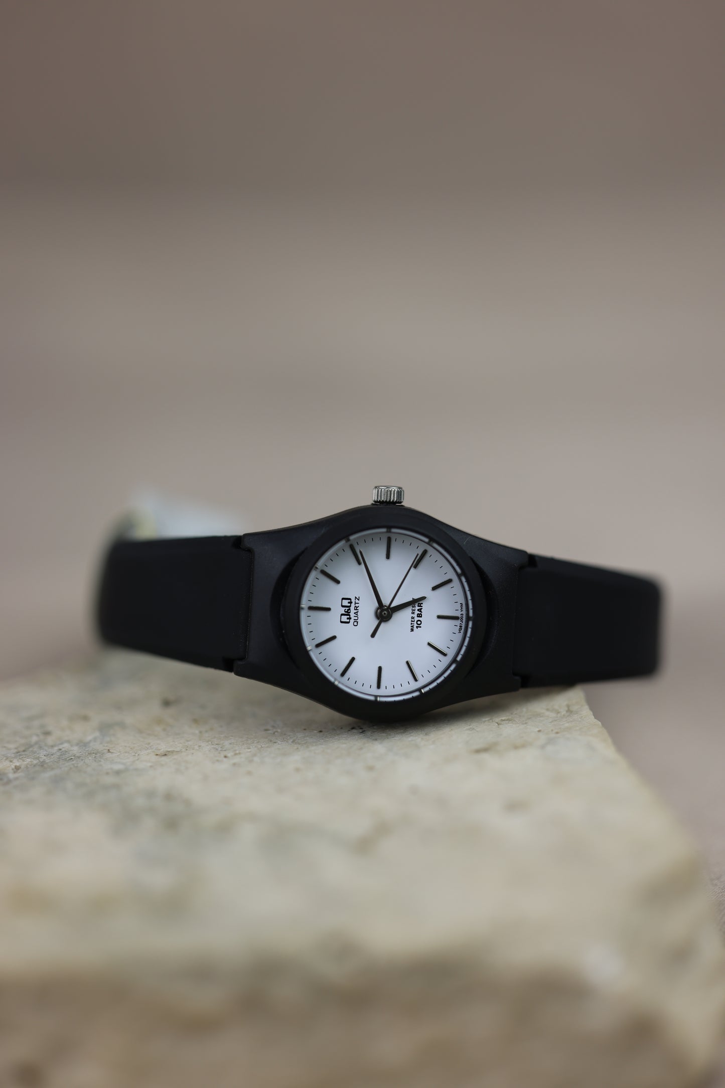 Reloj Negro Q&Q #297