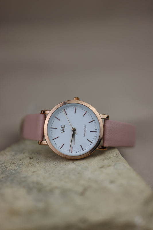 Reloj rosado pastel Q&Q #299