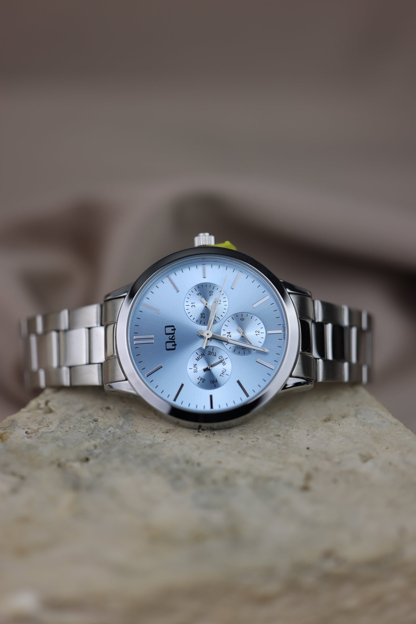 reloj Q&Q fondo celeste #327