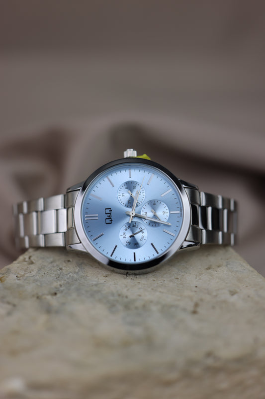 reloj Q&Q fondo celeste #327