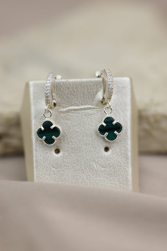 Aretes de florecita verde #372