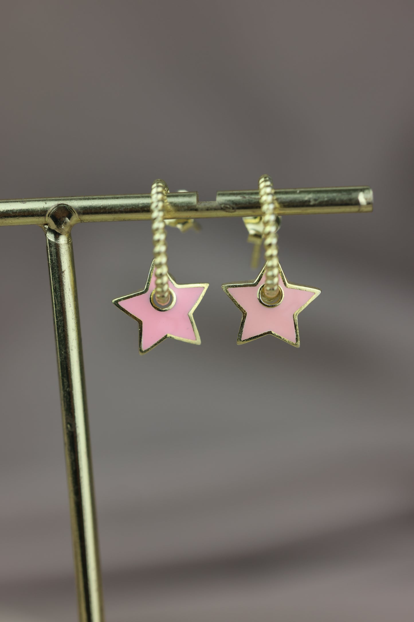 Aretes de media argollas con dije de estrellas #202|#203