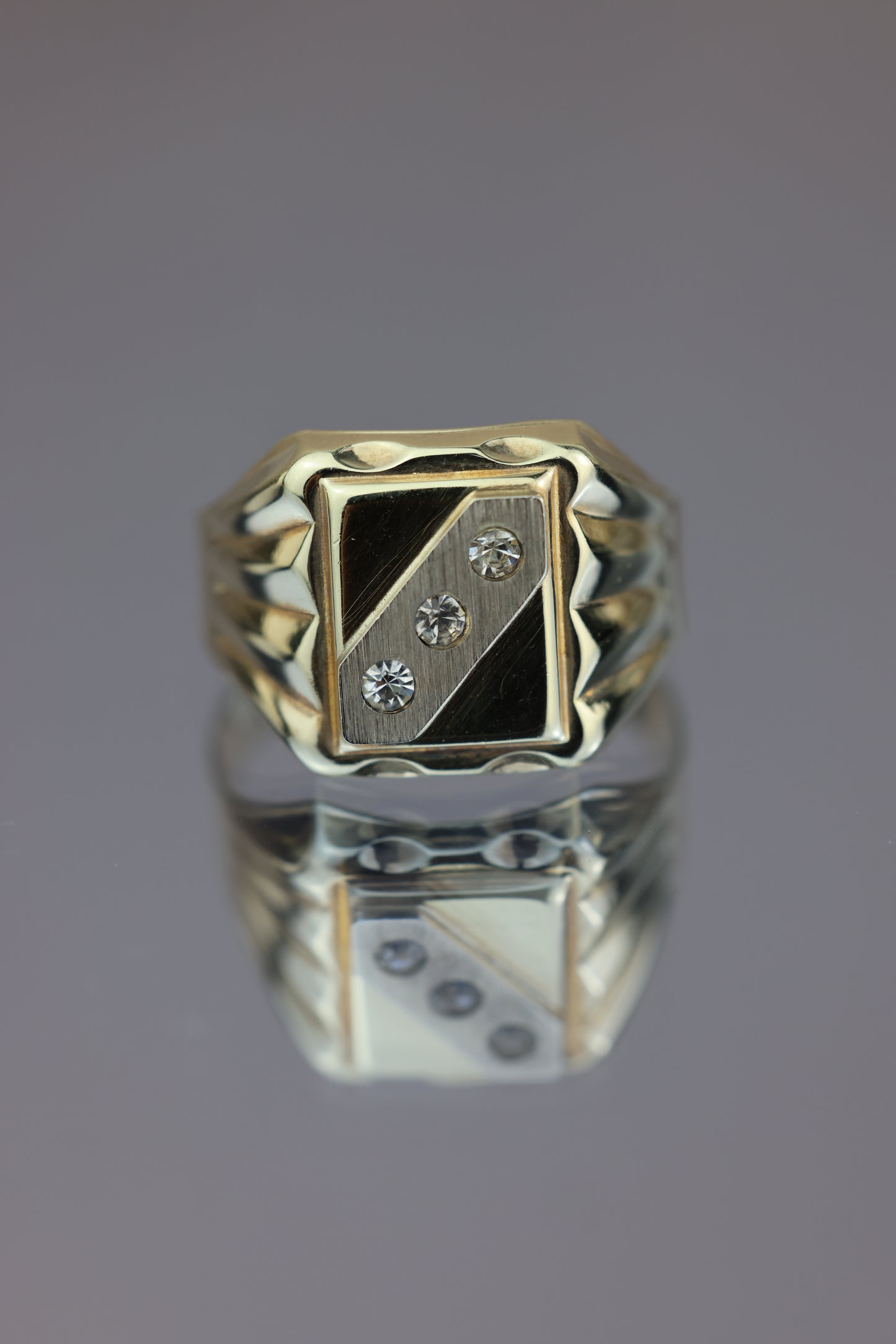 Anillo cuadrado con circones #422