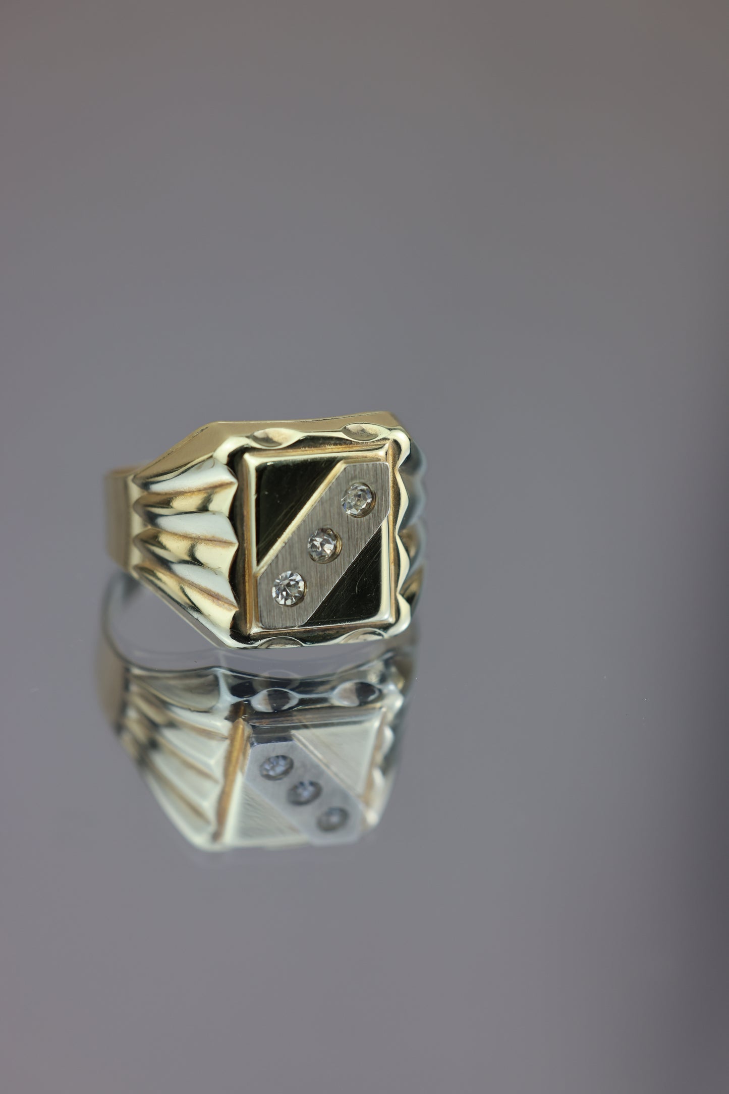 Anillo cuadrado con circones #422