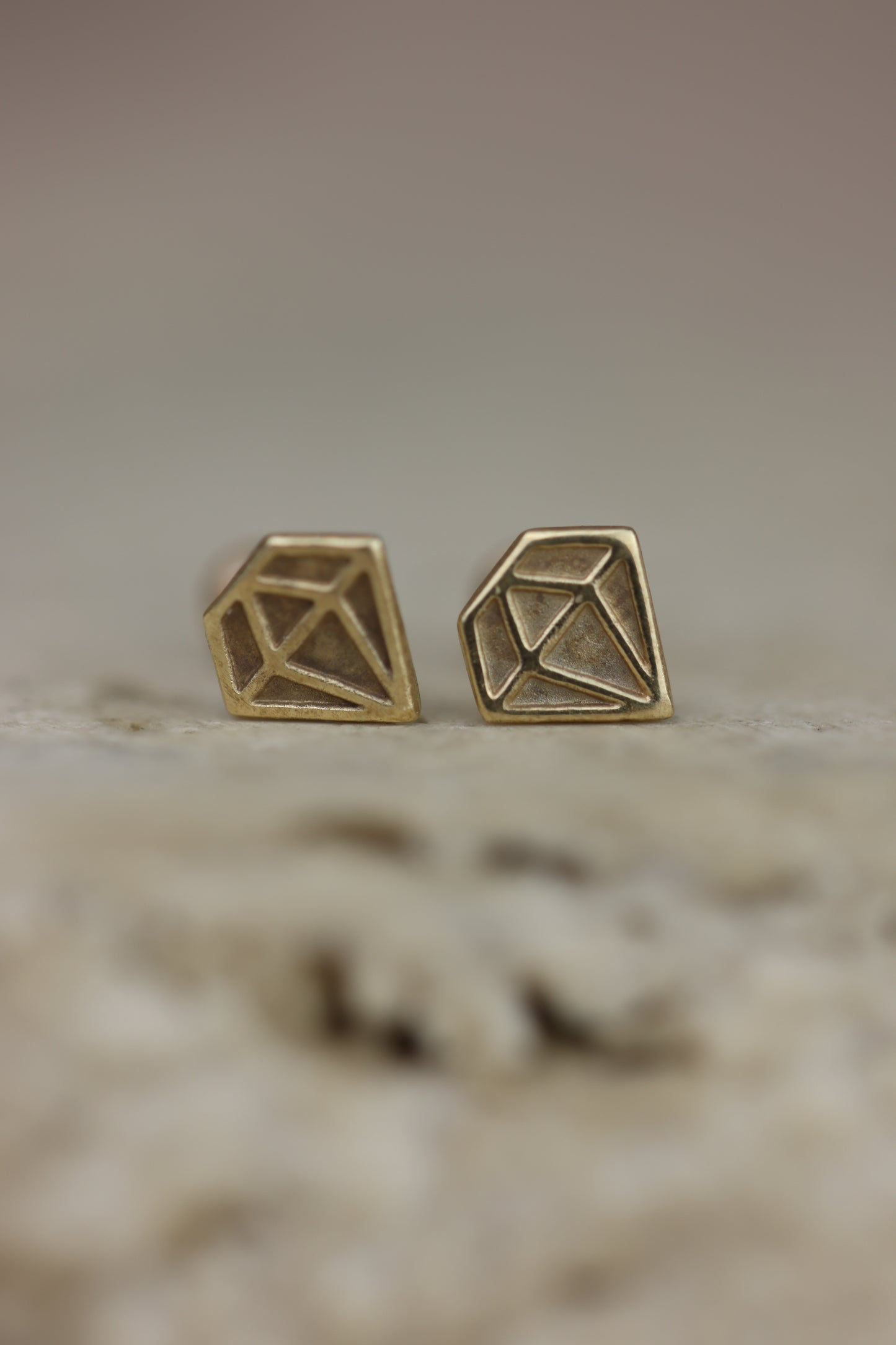 Aretes de bebe figura de diamante #446