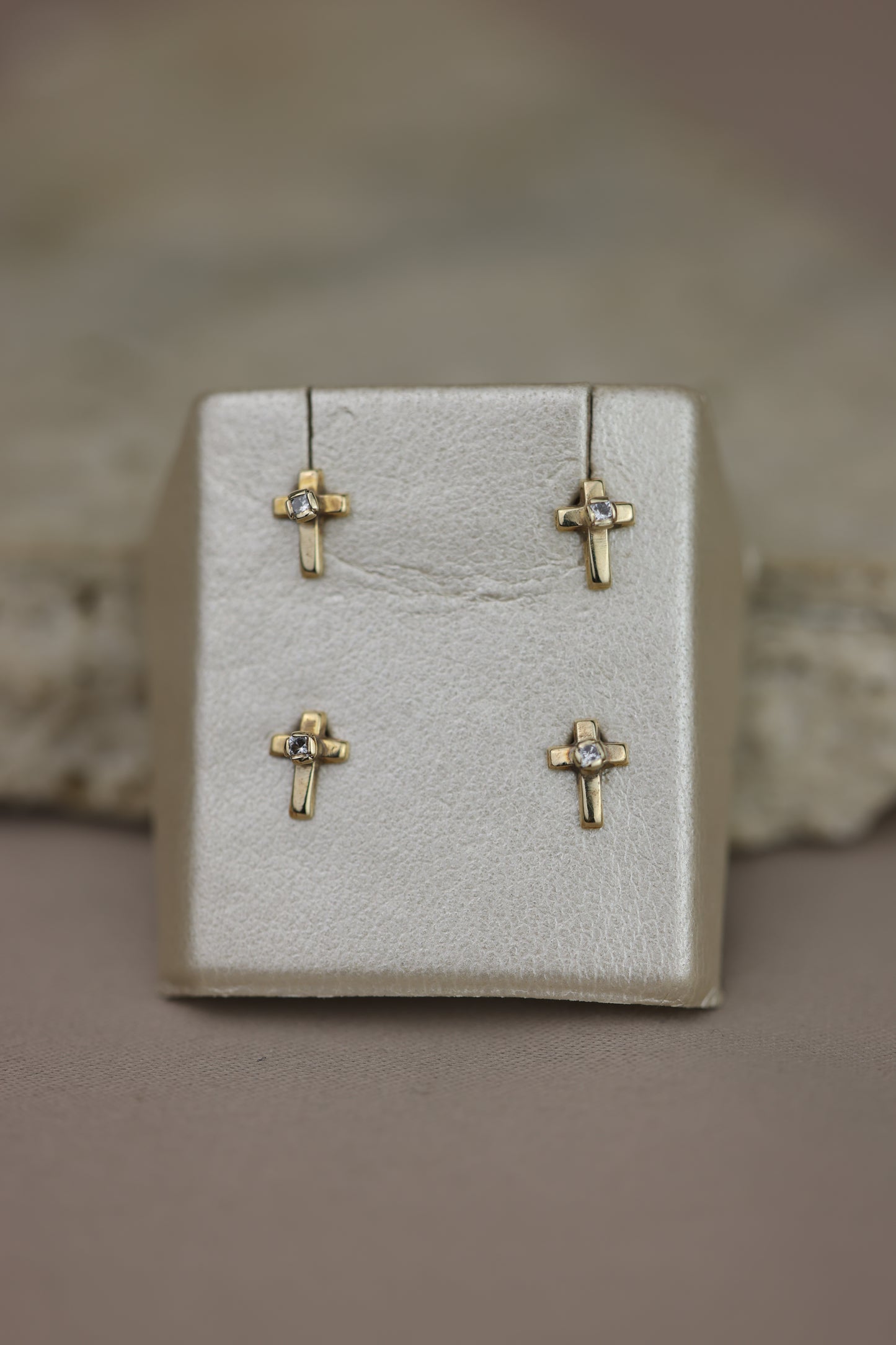 Aretes de bebe de crucezita #441