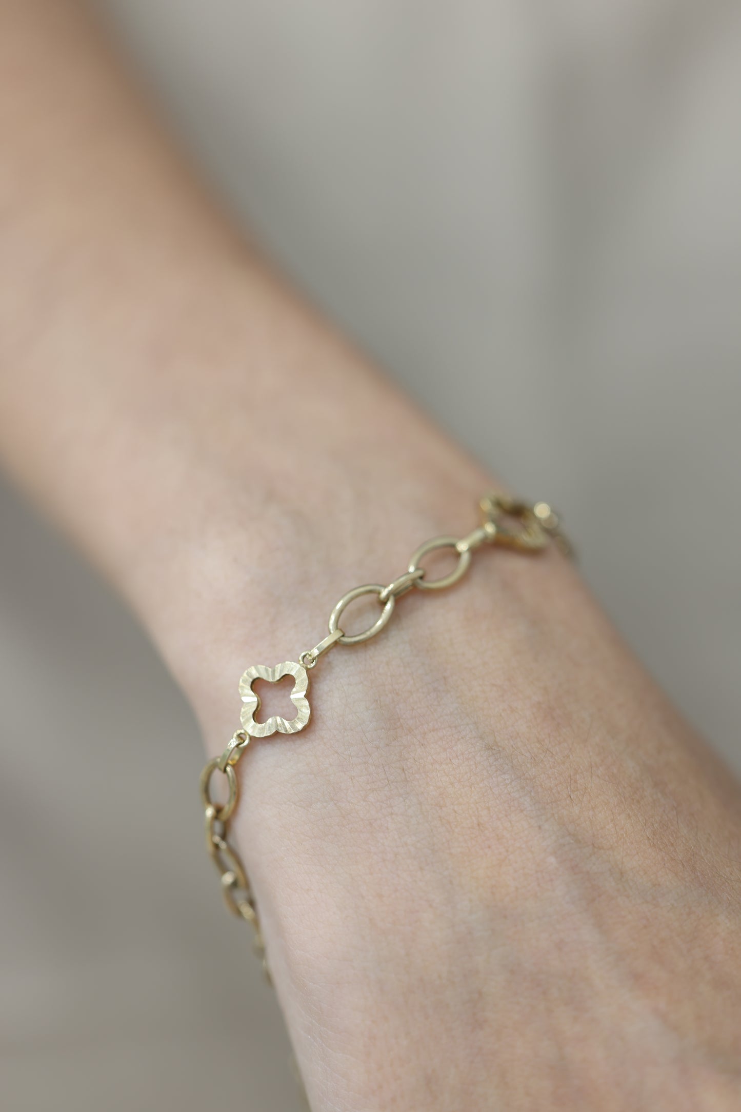 Pulsera con florecita #P1-24