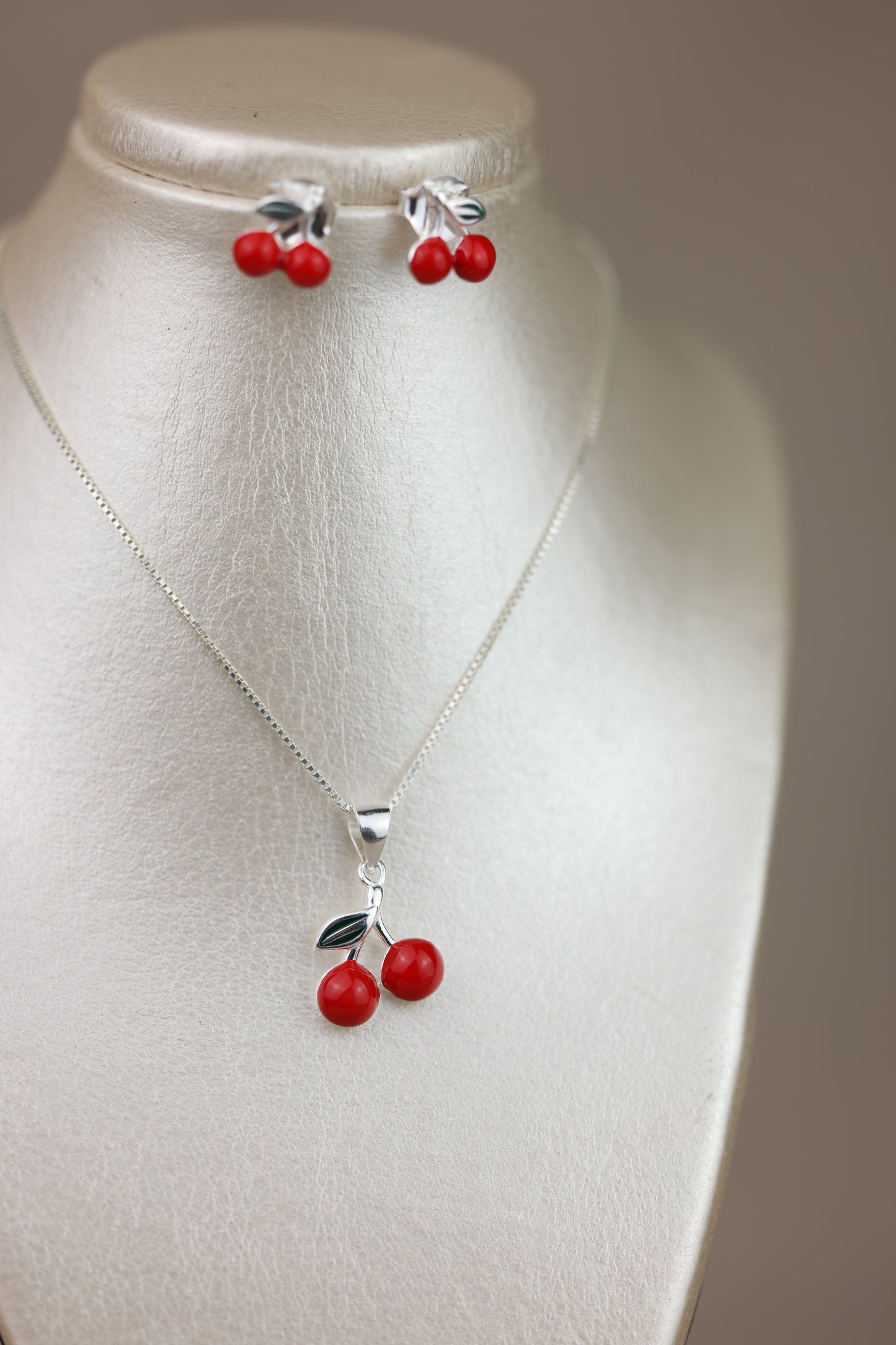 Juego de cerezas aretes + dije #448
