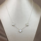 Collar de florecitas blancas #547