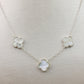 Collar de florecitas blancas #547